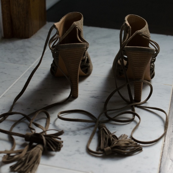 Banana Republic Suede Lace Up Grey Sandals 7 - Picture 6 of 6